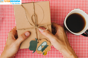 cover artikel tentang cinderamata dari tutorindonesia.co.id, melayani harga guru privat ke rumah, les privat bekasi, jasa les privat, biaya les sd per bulan, biaya les privat sd, biaya les privat per bulan, biaya les privat jakarta, biaya les privat per hari, biaya les privat, harga les privat, biaya les rumahan, biaya les privat untuk anak tk, Les Privat TK, guru privat bahasa inggris, tutor privat